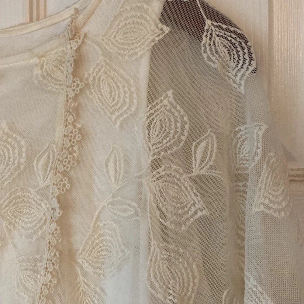 Lace wide arm blouse - Picture 4 of 4